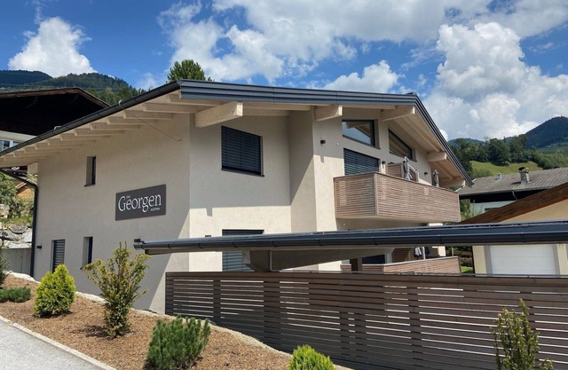 Cosy apartment for 4 guests with WIFI, TV, terrace, pets allowed and parking