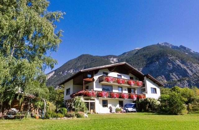 Cosy apartment for 4 guests with WIFI, TV, balcony, panoramic view and parking