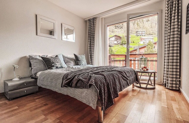 Cosy apartment for 4 guests with WIFI, TV, balcony and parking