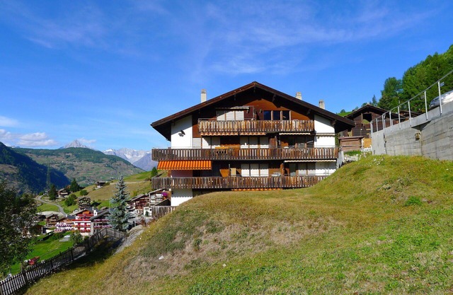 Cosy apartment for 4 guests with WIFI, TV, balcony, panoramic view and parking