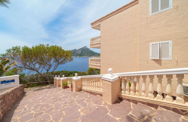 Cosy apartment for 4 guests with pool, WIFI, A/C, TV, balcony and parking