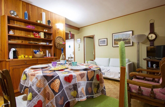Cosy apartment for 4 guests with WIFI, TV, terrace, pets allowed and parking