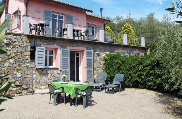 Cosy apartment for 4 guests with WIFI, TV, terrace and parking