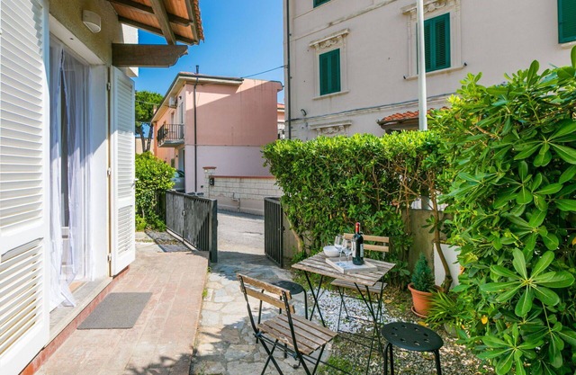 Cosy apartment for 4 guests with A/C, WIFI, TV, pets allowed and parking