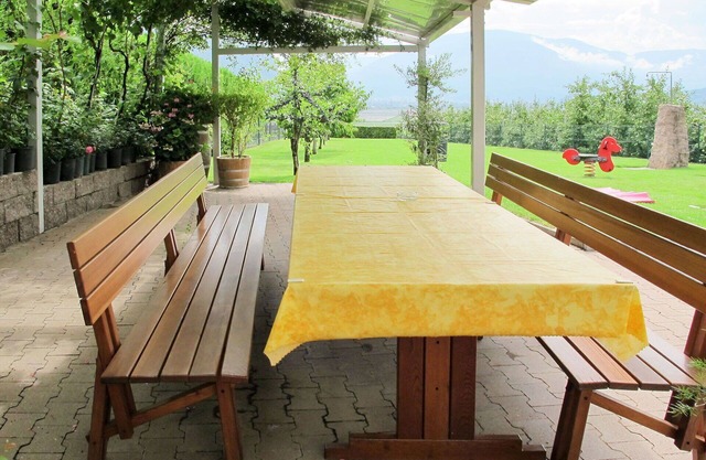 Cosy apartment for 4 people with pool, WIFI, TV, patio and parking