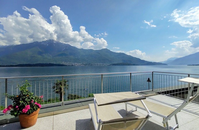 Cosy apartment for 4 people with WIFI, A/C, TV, terrace, pets allowed and parking