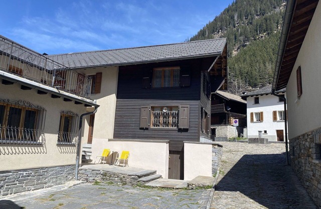 Cosy apartment for 4 people with WIFI, TV, patio and parking