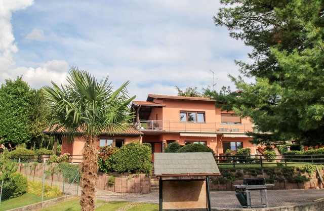 Cosy apartment for 4 people with WIFI, pool, TV, patio and parking