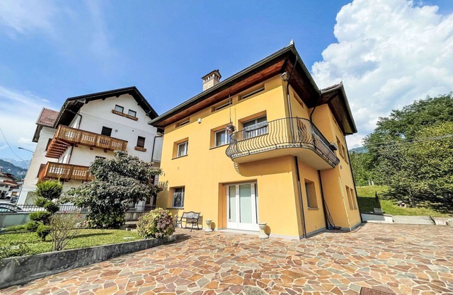 Cosy apartment for 4 people with WIFI, TV, balcony and parking