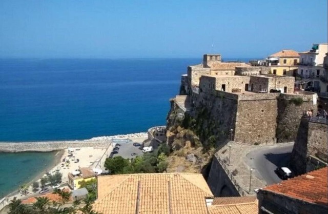 Cosy apartment for 4 people with WIFI, A/C, TV, terrace, panoramic view and parking