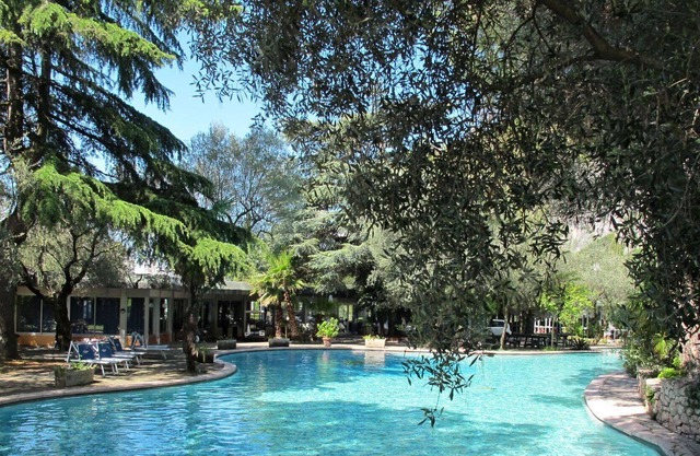 Cosy apartment for 4 people with WIFI, pool, A/C, TV, patio and parking
