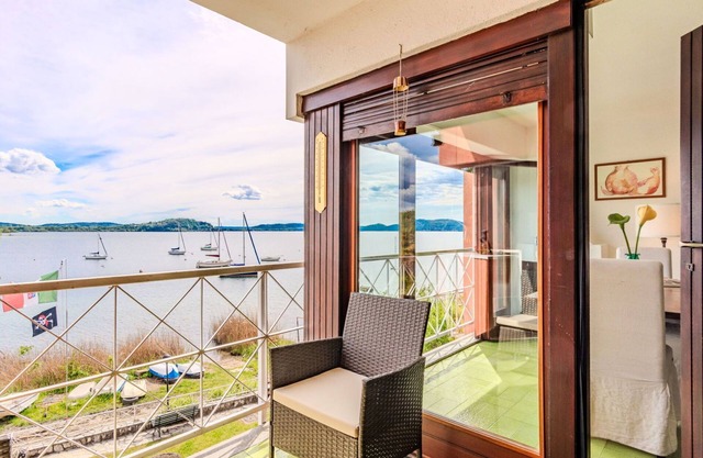 Cosy apartment for 5 guests with WIFI, pool, TV, balcony, pets allowed and parking