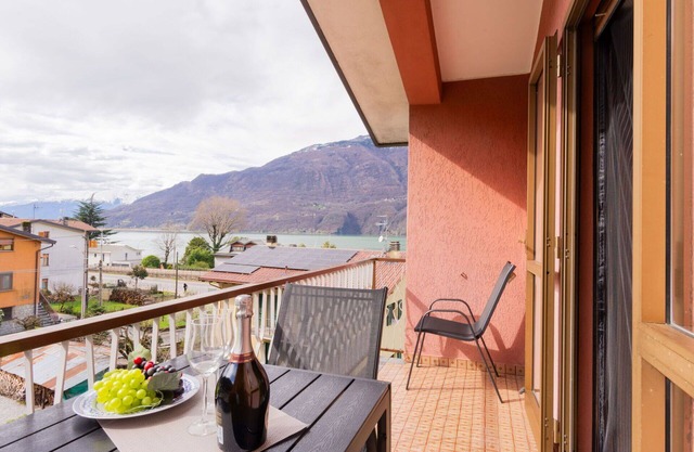 Cosy apartment for 5 people with WIFI, TV, balcony, pets allowed and parking