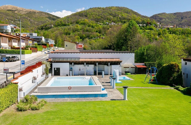 Cosy apartment for 5 people with pool, WIFI, TV, patio, pets allowed, panoramic view and parking