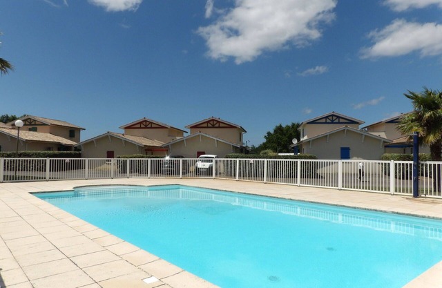 Cosy apartment for 5 people with pool, WIFI, TV, terrace and pets allowed