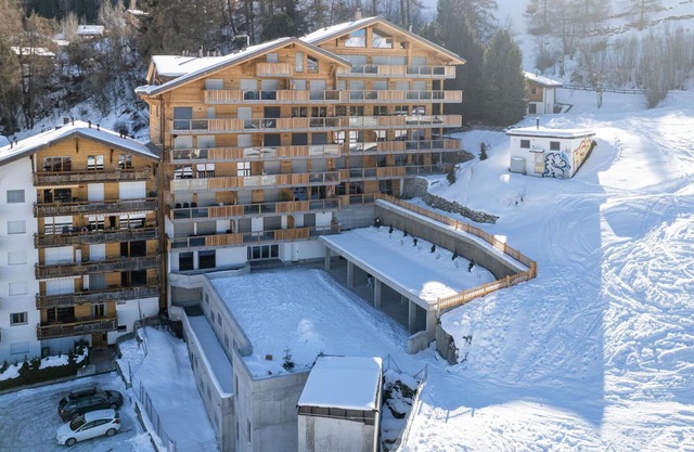 Cosy apartment for 6 people with WIFI, hot tub, TV, balcony and parking
