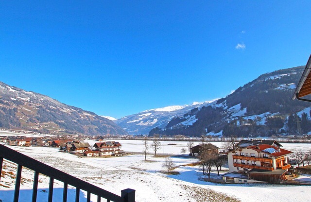 Cosy apartment for 6 guests with WIFI, TV, terrace and parking