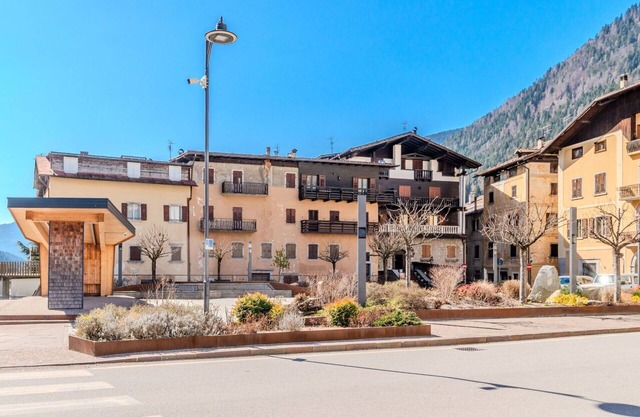 Cosy apartment for 6 guests with WIFI, TV, balcony and parking