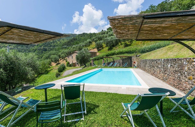 Cosy apartment for 6 guests with WIFI, pool, TV, patio, pets allowed and parking