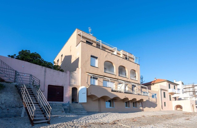 Cosy apartment for 6 guests with A/C, WIFI, TV and parking