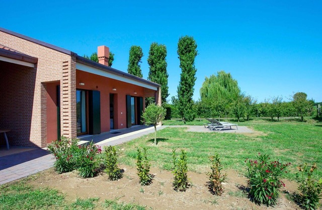 Cosy apartment for 6 guests with A/C, WIFI, TV and parking