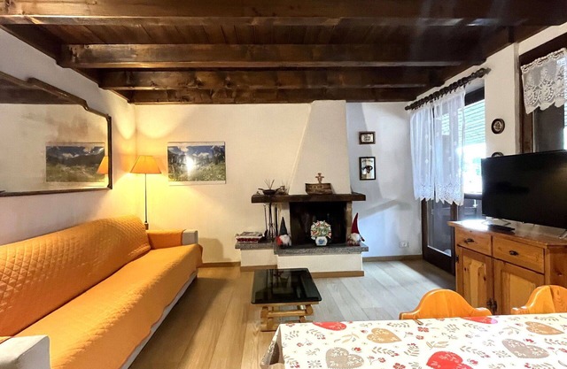 Cosy apartment for 6 people with WIFI, TV, balcony and parking
