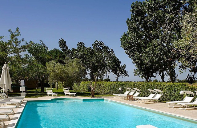 Cosy apartment for 6 people with pool, A/C, WIFI, TV, patio, pets allowed and parking