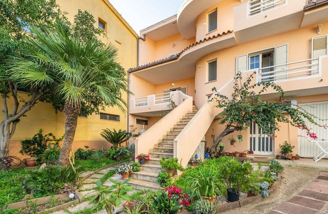 Cosy apartment for 6 people with A/C, TV, balcony, panoramic view and parking