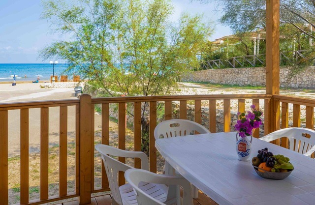 Cosy apartment for 6 guests with A/C, TV, terrace and parking
