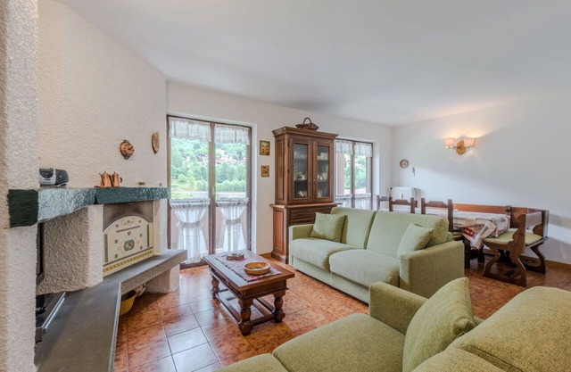 Cosy apartment for 6 people with WIFI, TV, balcony, pets allowed and parking