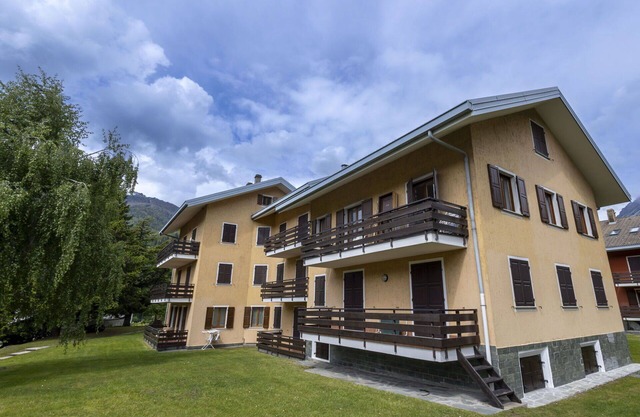 Cosy apartment for 6 people with WIFI, TV, terrace, pets allowed and parking