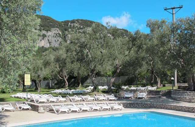 Cosy apartment for 7 people with pool, WIFI, TV, terrace and parking