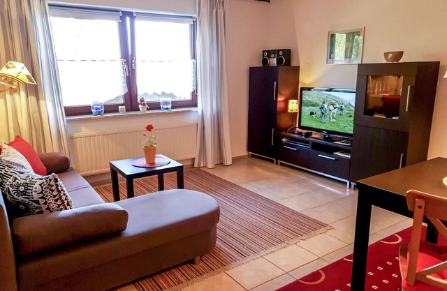 Cosy apartment for 8 people with WIFI, TV, terrace and parking