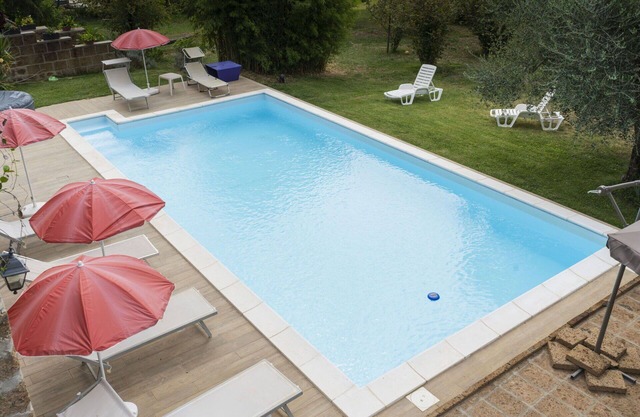 Cosy apartment for 8 guests with WIFI, pool, TV, patio, pets allowed and parking