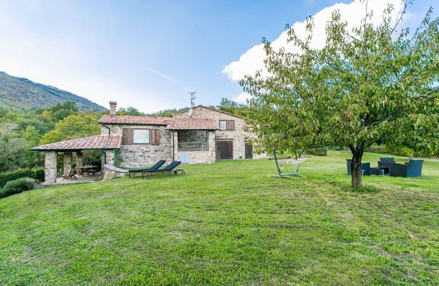 Cosy apartment for 9 people with WIFI, TV, patio, pets allowed and parking