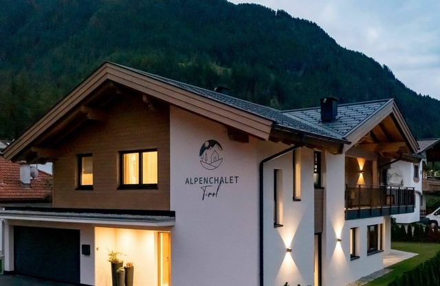 Cosy apartment for 5 guests with WIFI, TV, patio and parking