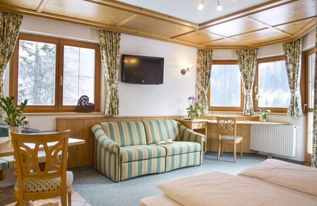 Cosy apartment for 4 guests with WIFI, TV, balcony, pets allowed and parking