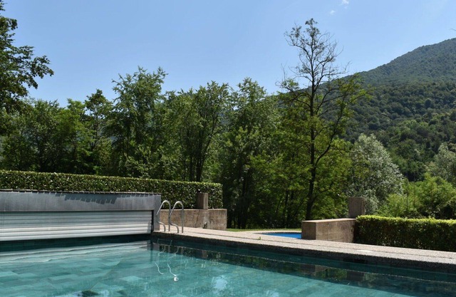Cosy apartment for 4 people with WIFI, pool, TV, balcony, pets allowed and parking