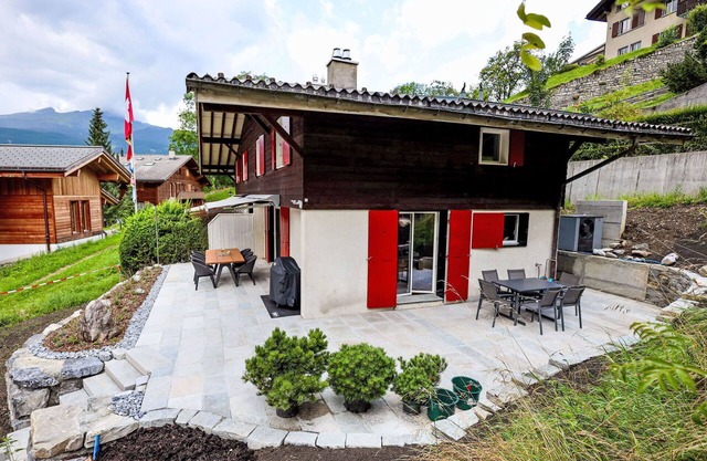 Cosy apartment for 6 people with WIFI, TV, terrace, pets allowed and parking