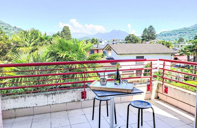 Cosy apartment for 4 people with WIFI, pool, TV, balcony and parking