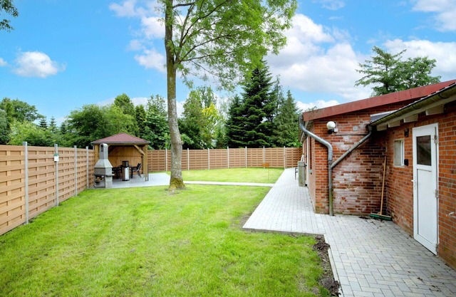 Cosy apartment for 6 guests with WIFI, TV, patio and parking