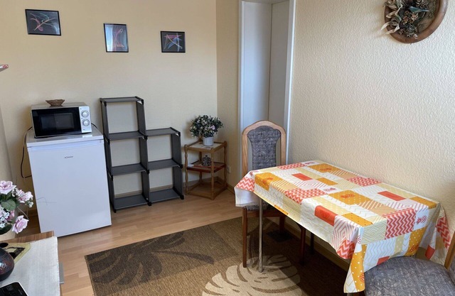 Cosy apartment for 3 guests with TV, patio, pets allowed and parking