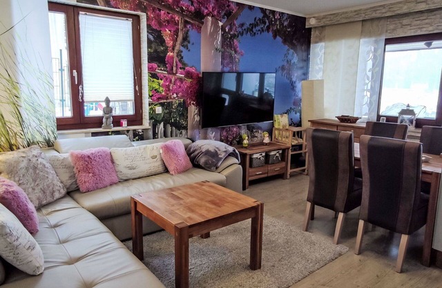 Cosy apartment for 5 people with WIFI, TV, balcony and parking