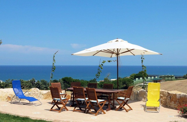 Cosy apartment for 4 guests with A/C, WIFI, pool, TV, terrace and parking