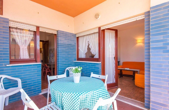 Cosy apartment for 4 guests with WIFI, TV, terrace and parking