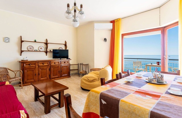 Cosy apartment for 6 guests with WIFI, balcony, pets allowed and parking