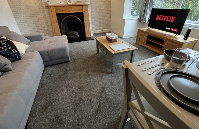 Cosy apartment overlooking park - close to beach