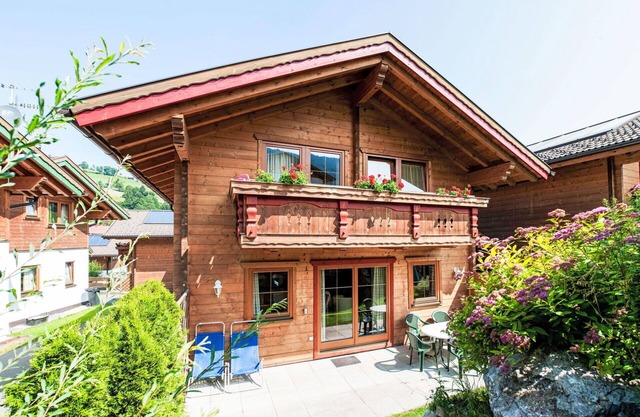 Cosy apartment in villa for 6 people with WIFI, TV, terrace, pets allowed and parking