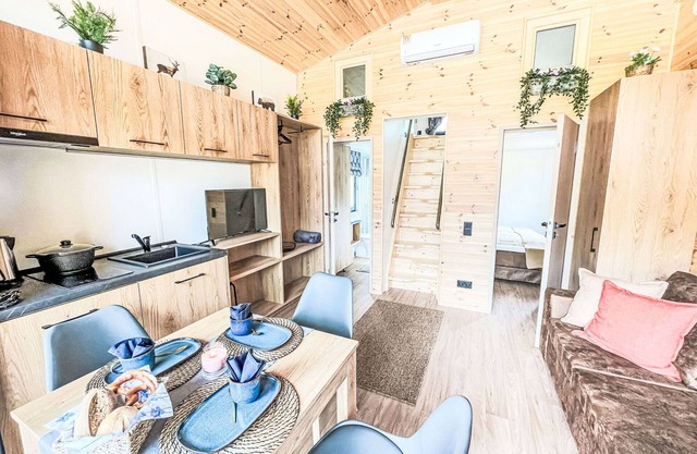 Cosy apartment in villa for 5 people with A/C, TV, terrace, pets allowed and parking