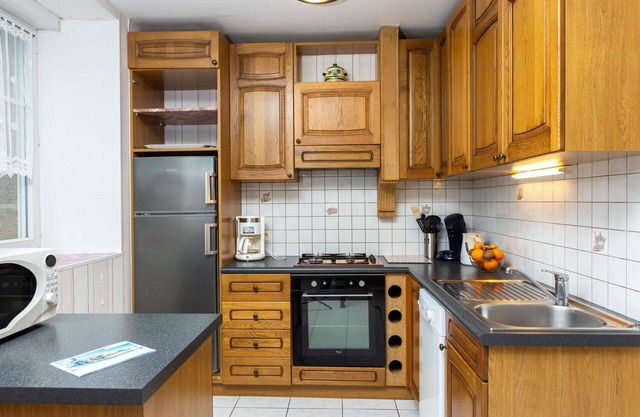 Cosy apartment in villa for 4 guests with WIFI, TV, terrace and parking